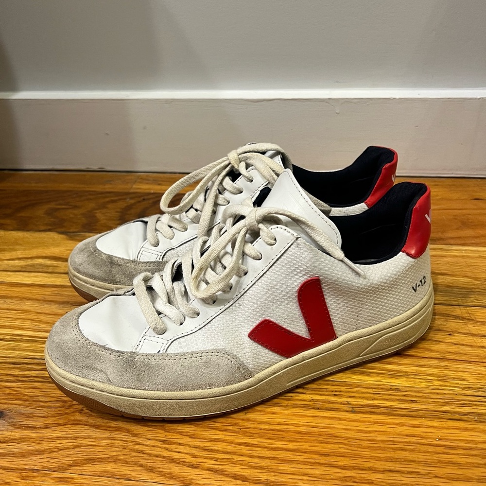 Veja V-12 Sneaker